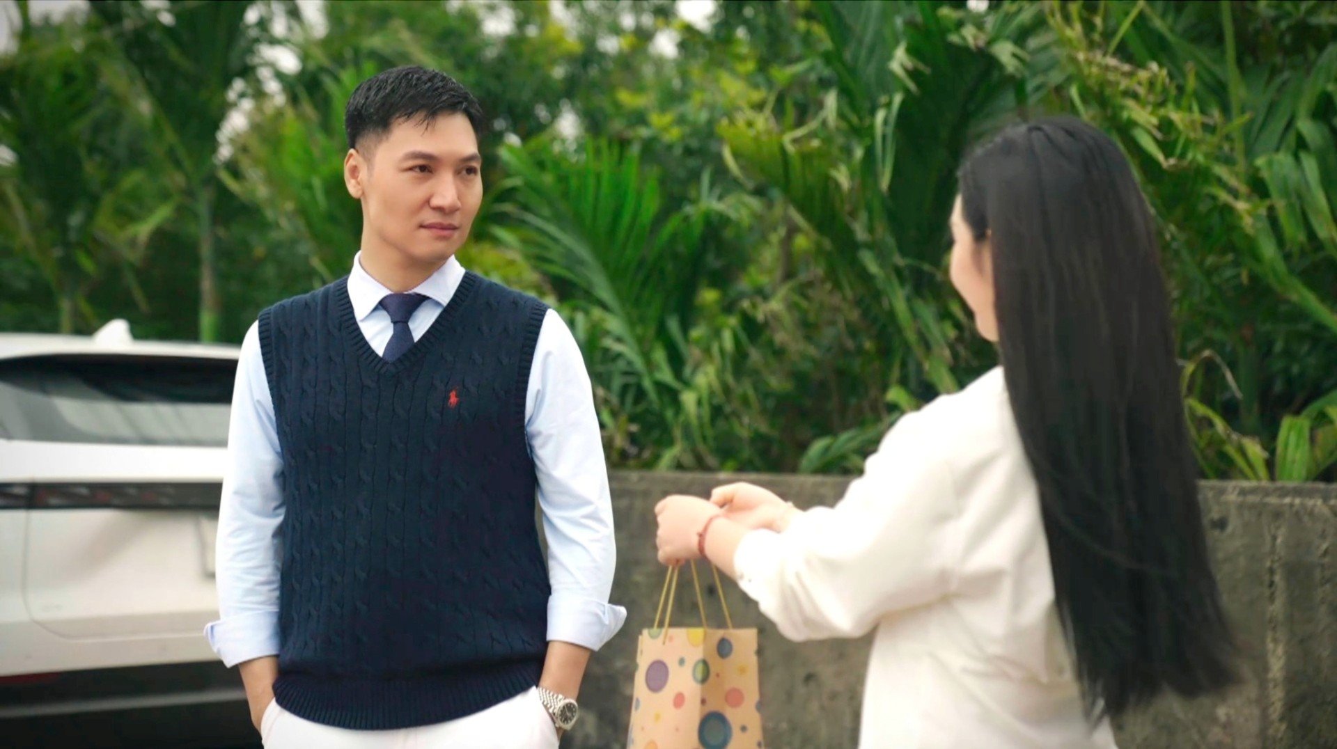 14-1778722748-khan-gia-buc-xuc-doi-dot-nha-bien-kich-vi-ket-phim-buoc-chan-vao-doi-qua-lang-xet