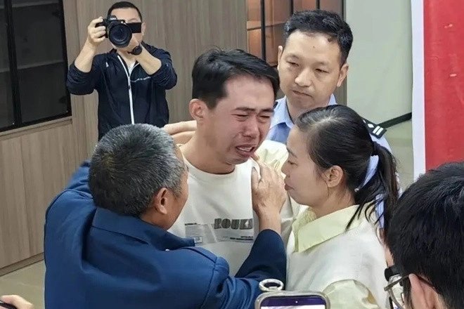 14-1778730012-chiec-mu-linh-va-cuoc-doan-tu-sau-35-nam-rong-ra-tim-con-cua-nguoi-cha-gia