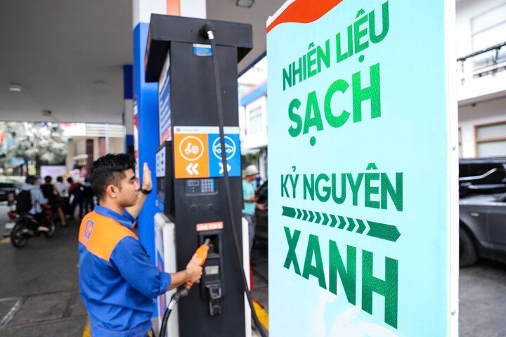 15-1778812872-petrolimex-hoan-tat-chuyen-doi-sang-ban-xang-e10-tai-hon-2800-cua-hang-tu-ngay-205
