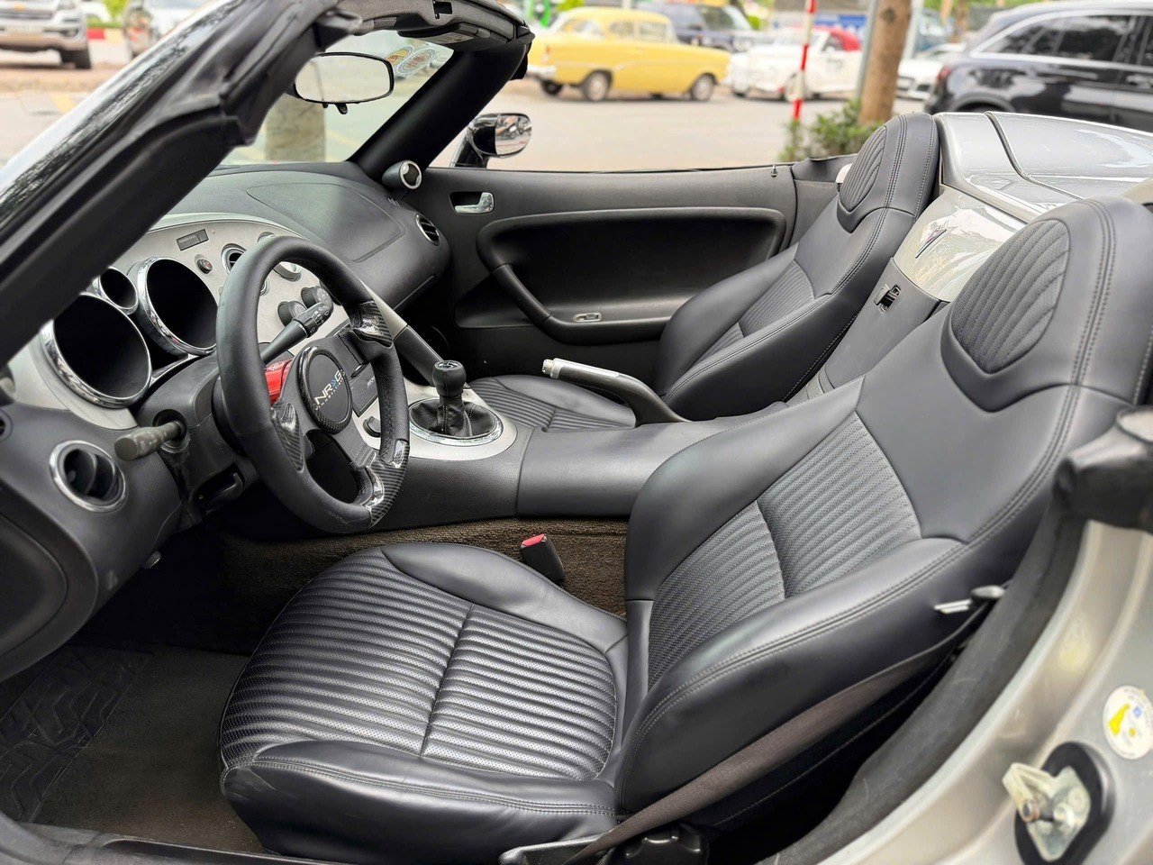 15-1778813754-pontiac-solstice-20-nam-tuoi-xuat-hien-tai-ha-noi-gia-gan-2-ty-dong-gay-tranh-cai