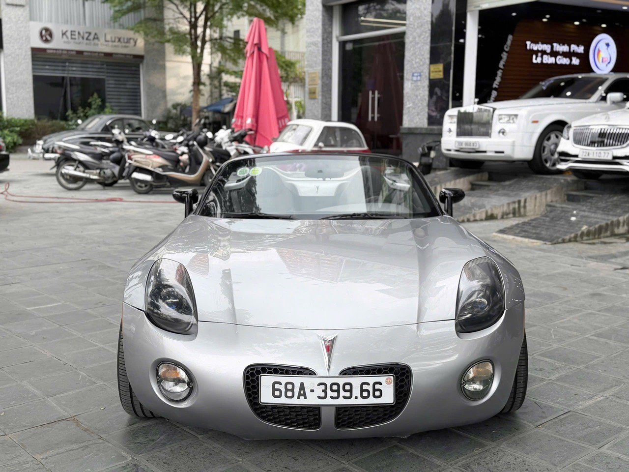 15-1778813755-pontiac-solstice-20-nam-tuoi-xuat-hien-tai-ha-noi-gia-gan-2-ty-dong-gay-tranh-cai