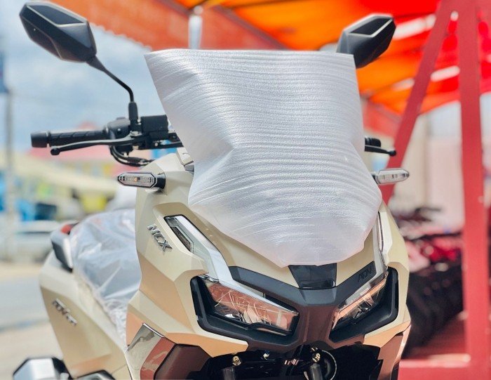 HONDA-ADV-160-1