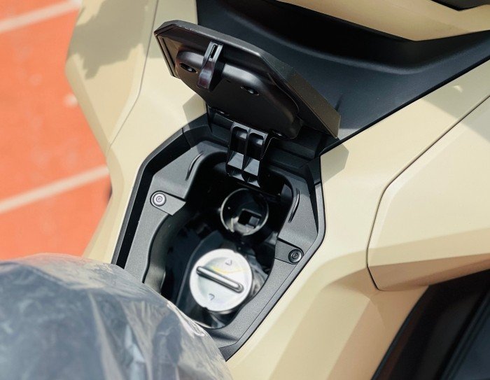 HONDA-ADV-160-4