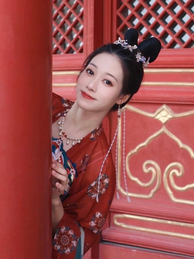 16-1778923859-tu-hot-girl-tai-tieng-den-tien-nu-co-trang-cuoc-doi-chim-noi-cua-cuu-vo-dich-the-gioi-ngo-lieu-phuong