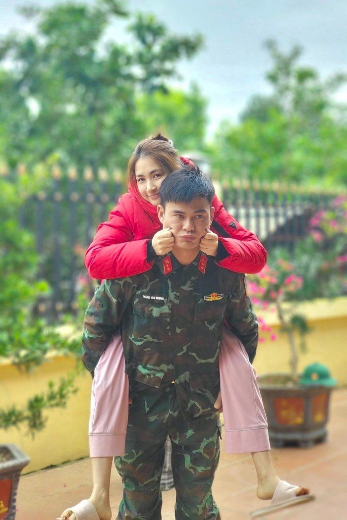 Hòa Minzy được lòng bố mẹ của Văn Cương.