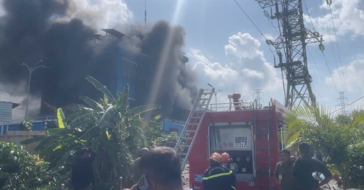 18-1779073633-chay-du-doi-tai-tram-bien-ap-110kv-khoi-den-bao-trum-ca-khu-vuc
