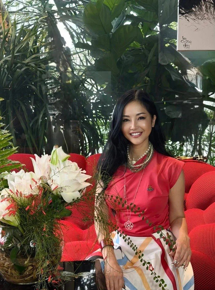 18-1779077533-tinh-hinh-suc-khoe-hien-tai-cua-diva-hong-nhung-sau-ca-can-thiep-y-te