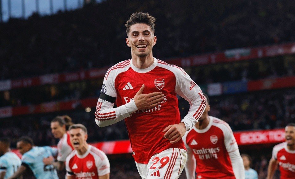 19-1779146329-kai-havertz-toa-sang-arsenal-cham-mot-tay-vao-chuc-vo-dich