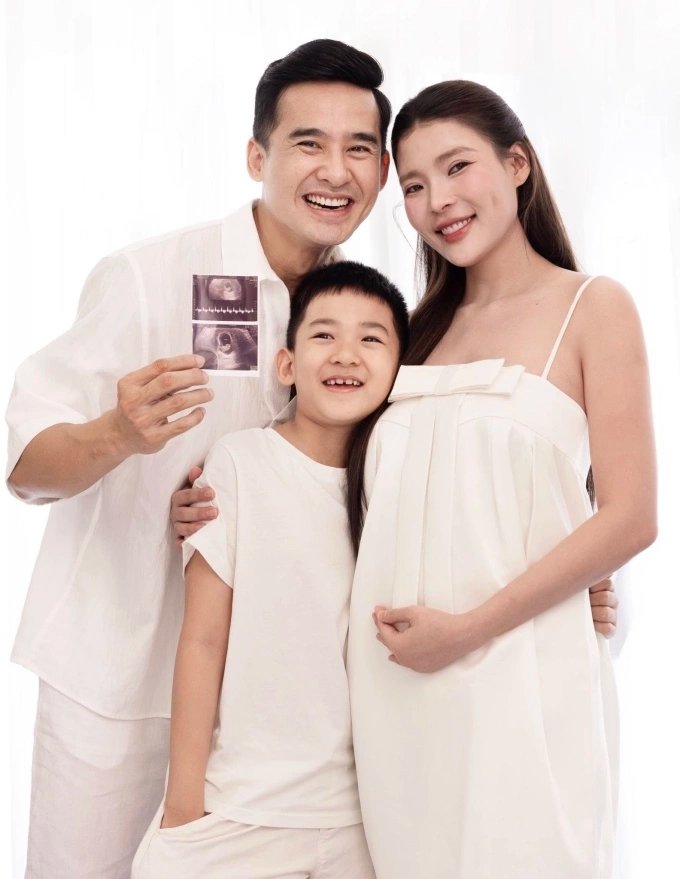 19-1779160485-thuy-diem-thong-bao-mang-thai-con-thu-hai-luong-the-thanh-vo-oa-hanh-phuc-dung-ky-niem-10-nam-cuoi