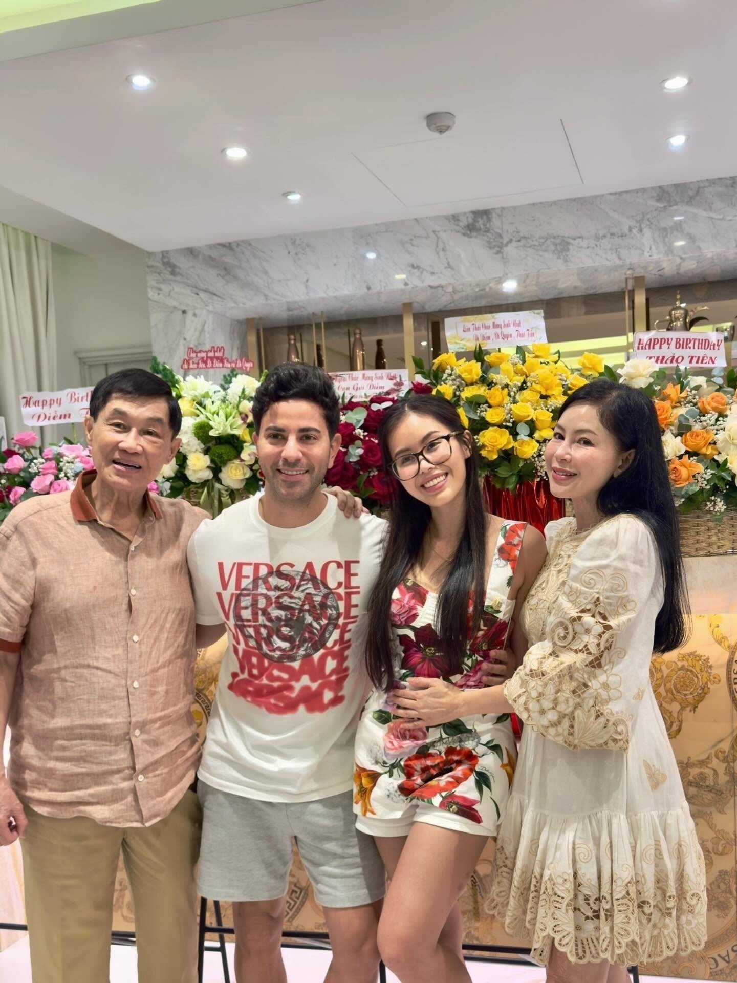 20-1779242813-hon-nhan-cua-tien-nguyen-va-chong-canada-goc-dubai-it-pho-truong-nhung-day-nhung-cu-chi-ngot-ngao