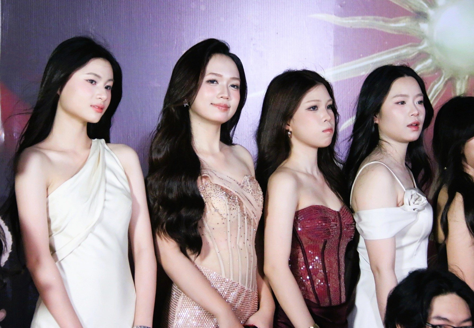 21-1779346752-nhan-sac-rang-ngoi-cua-hoc-sinh-truong-top-ha-noi-trong-dem-da-hoi-cuoi-cap