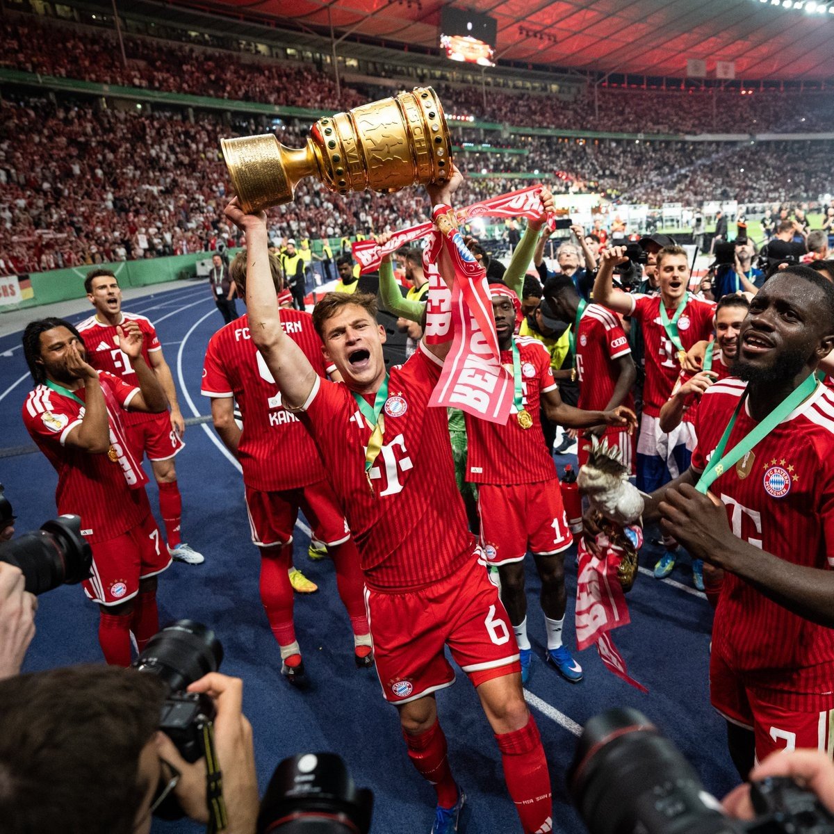 24-1779587373-harry-kane-lap-hat-trick-than-sau-bayern-munich-hoan-tat-cu-dup-quoc-noi