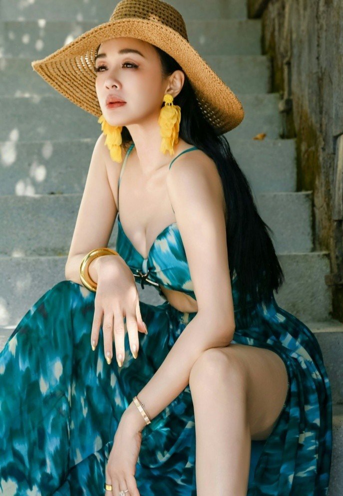 24-1779606351-chung-le-de-o-tuoi-55-van-quyen-ru-duoc-chong-tre-het-muc-yeu-chieu