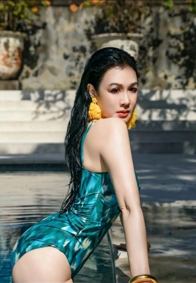 24-1779606351-chung-le-de-o-tuoi-55-van-quyen-ru-duoc-chong-tre-het-muc-yeu-chieu