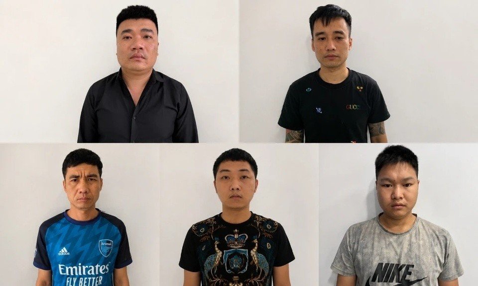26-1779750773-lat-tay-thu-doan-ve-phi-thong-quan-dung-giay-to-gia-cua-co-quan-nha-nuoc-de-lua-dao-ban-xe-qua-mang