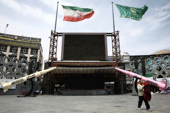 26-1779779439-ly-do-my-oanh-tac-iran-giua-lenh-ngung-ban