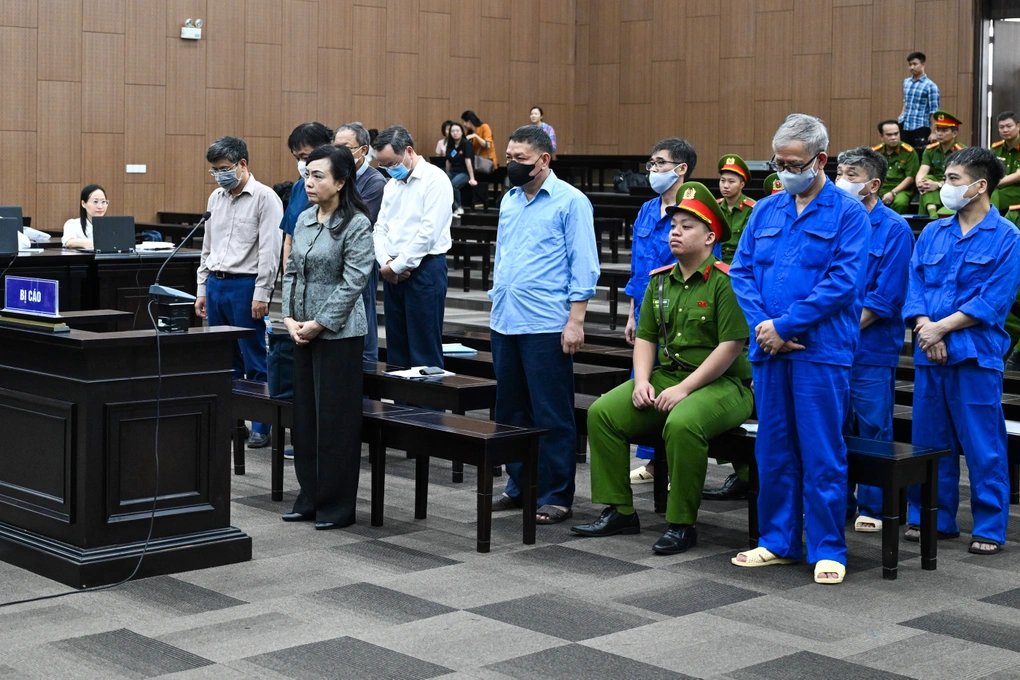 27-1779842642-chieu-nay-tuyen-an-cuu-bo-truong-y-te-nguyen-thi-kim-tien-trong-vu-that-thoat-803-ty-dong