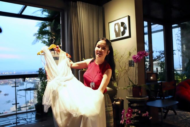 27-1779853080-diva-hong-nhung-dau-gia-chiec-vay-nhac-trinh-dac-biet-tiep-suc-benh-nhan-ung-thu-vu