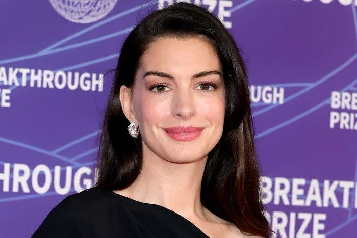 28-1779952889-anne-hathaway-lan-dau-noi-ro-nghi-van-dao-keo-gay-xon-xao-du-luan