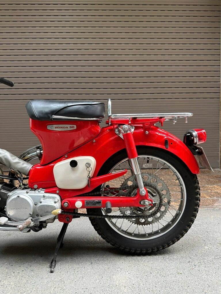 29-1780010864-honda-cub-ct90-trail-tuoi-doi-hon-nua-the-ky-gay-chu-y-tai-ha-noi-voi-gia-ngang-xe-sang