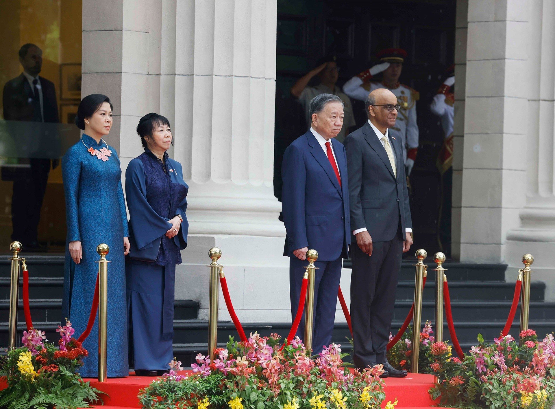 29-1780034106-le-don-tong-bi-thu-chu-tich-nuoc-to-lam-va-phu-nhan-tai-singapore