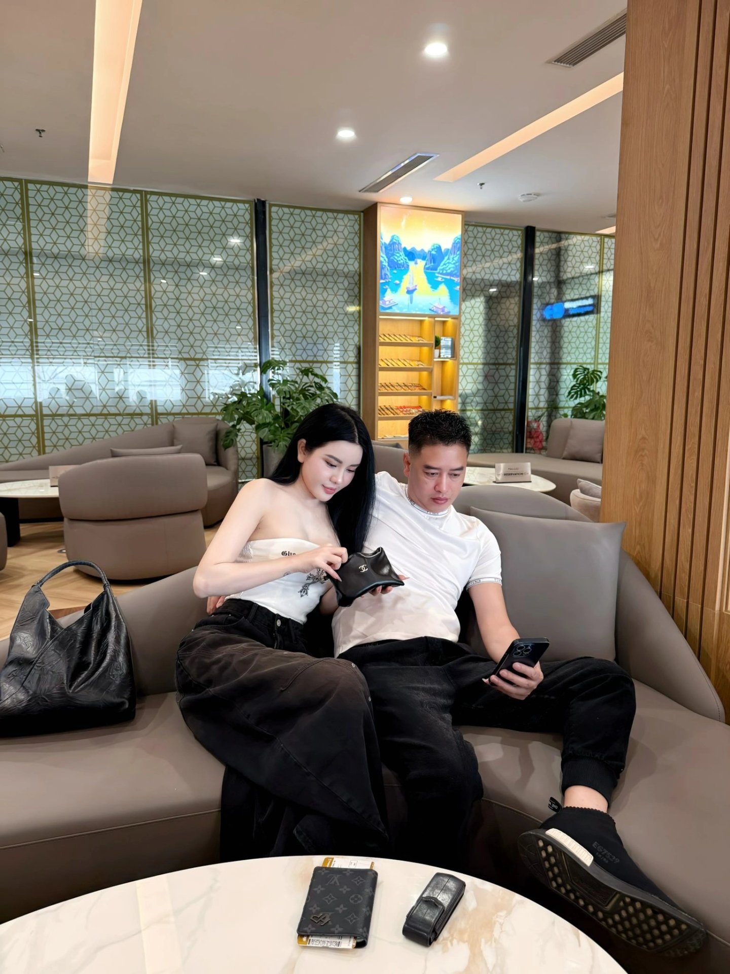 29-1780051352-phia-sau-cuoc-hon-nhan-hai-thap-ky-gay-bao-mang-cua-cap-doi-vo-tre-khong-tuong-chong-yeu-vo-hon-chinh-minh