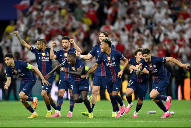 31-1780182733-ha-arsenal-tren-loat-dau-sung-psg-bao-ve-thanh-cong-ngai-vang-champions-league