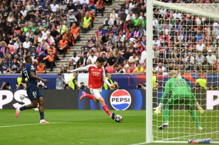 31-1780182874-ha-arsenal-tren-loat-dau-sung-psg-bao-ve-thanh-cong-ngai-vang-champions-league