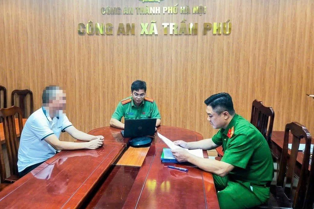 31-1780210207-dang-anh-thoc-no-nhu-bong-de-cau-tuong-tac-nguoi-dan-ong-bi-phat-75-trieu-dong