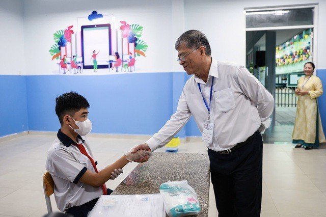 151.269 thí sinh TP.HCM bắt đầu thi lớp 10: Giám đốc Sở GD-ĐT nói về đề thi - Ảnh 1.
