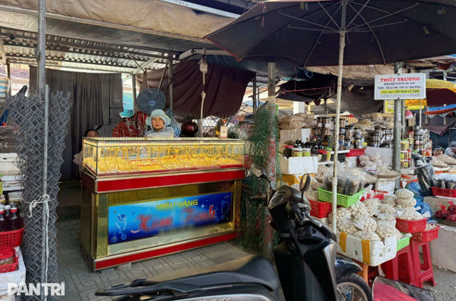 Cua-hang-ban-vang