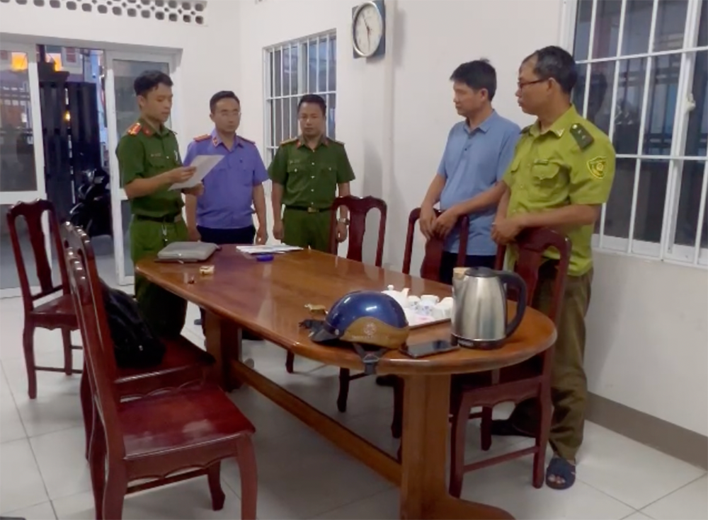 01-1780323306-khoi-to-them-nhieu-can-bo-trong-vu-tram-truong-kiem-lam-mat-bao-cho-chu-co-so-vi-pham