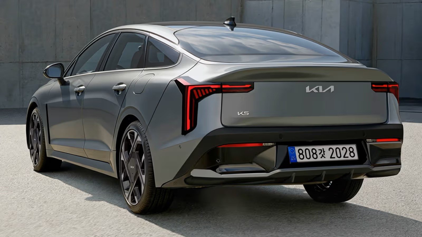Kia K5 mới lộ cấu hình: Thêm máy tăng áp hybrid, dẫn động E-AWD, có sạc ngược V2L như xe điện