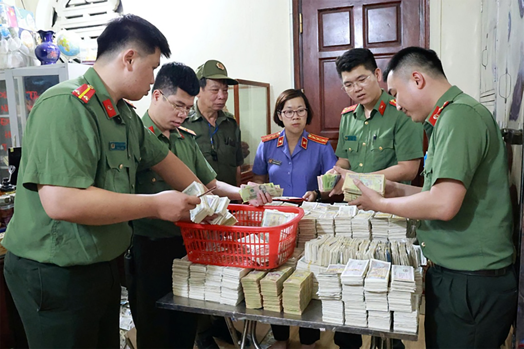 02-1780407790-khoi-to-3-nguoi-lien-quan-vu-that-thoat-hang-ty-dong-tien-cong-duc-tai-den-ky-cung