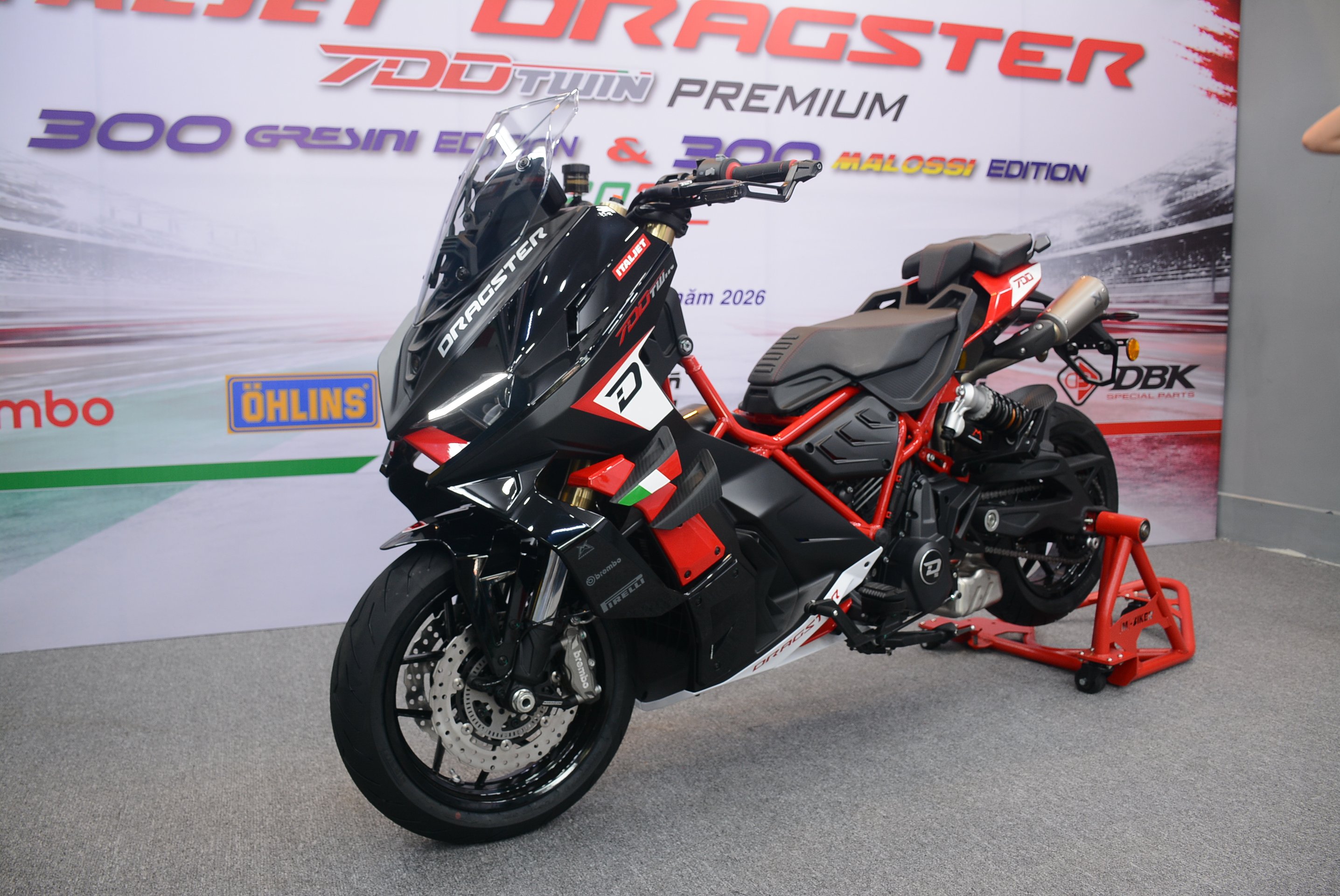 Siêu mô tô tàng hình trong lớp vỏ xe tay ga Italjet Dragster 700 về Việt Nam