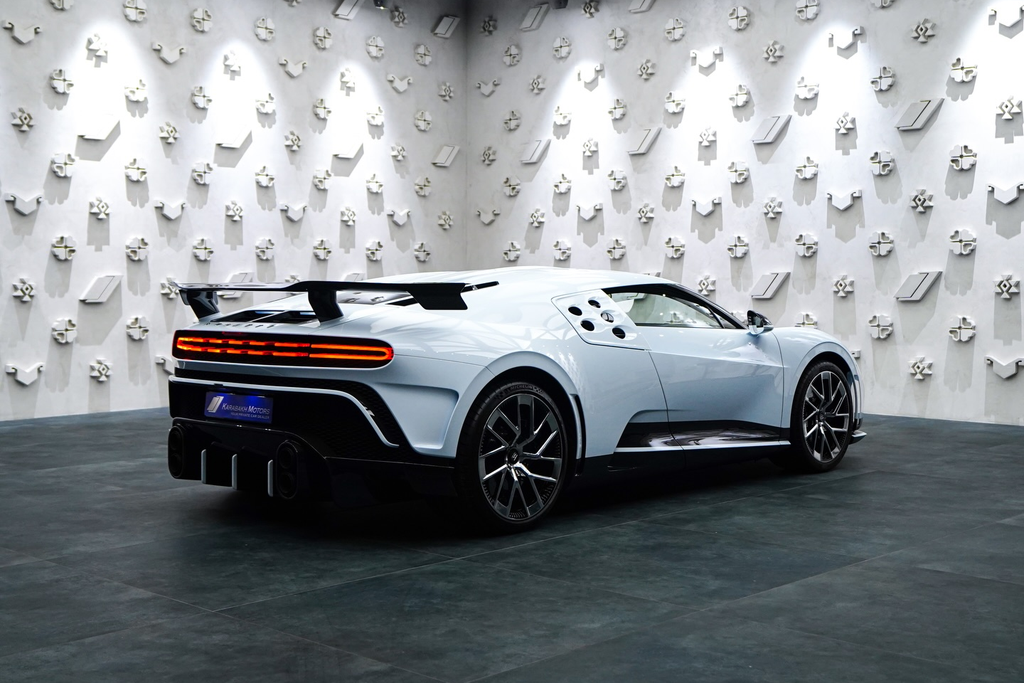 bugatti, Centodieci, Bugatti Centodieci, sieu xe, uae, paris, rm sotheby's, dau gia, hypercar anh 2