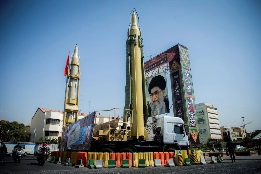 05-1780615111-dam-phan-my-iran-be-tac-trung-dong-doi-mat-nguy-co-vong-xoay-xung-dot-moi