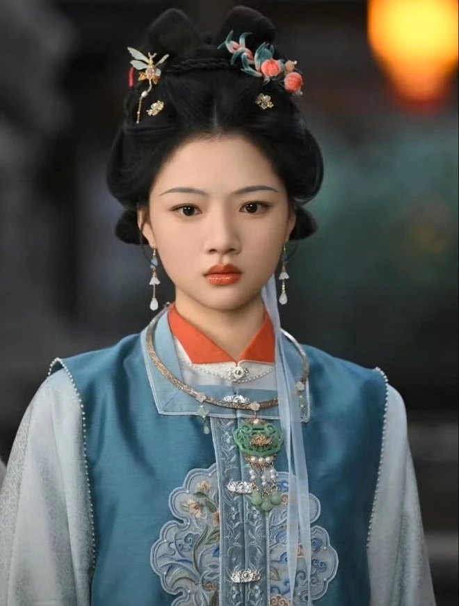 05-1780617965-bi-che-dien-xuat-mot-mau-4-ngoi-sao-hoa-ngu-khien-khan-gia-dan-mat-kien-nhan