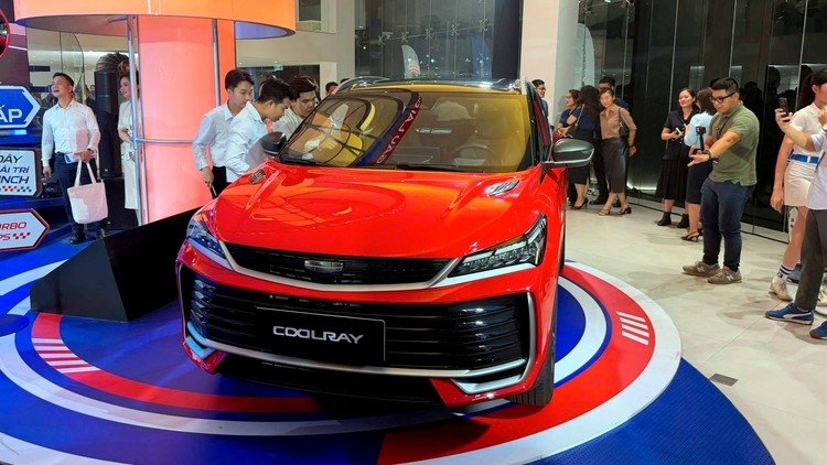 Geely Coolray 2026 chốt giá từ 499-599 triệu đồng tại VN | Otosaigon