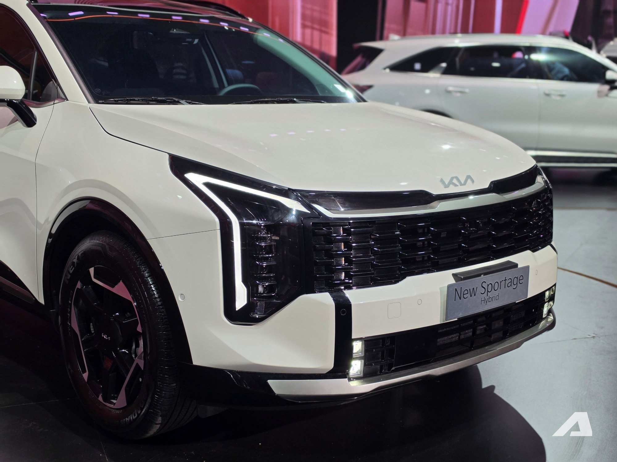 Sờ tận tay Kia Sportage 2026 vừa xuất hiện tại Việt Nam: Thiết kế long lanh, bắt mắt hơn, động cơ hybrid cạnh tranh CR-V