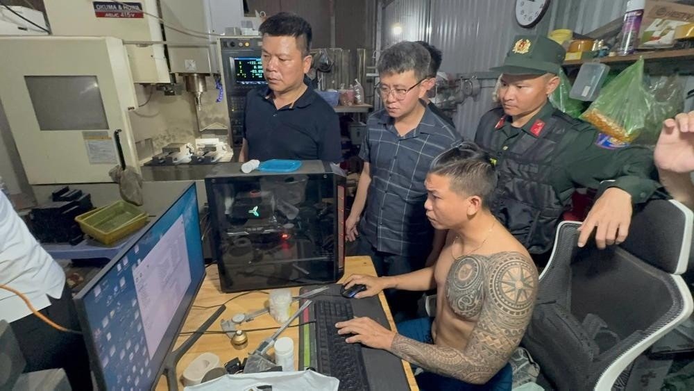 07-1780816882-triet-pha-duong-day-che-tao-mua-ban-vu-khi-quy-mo-lon-phat-hien-hai-xuong-co-khi-hoat-dong-bi-mat