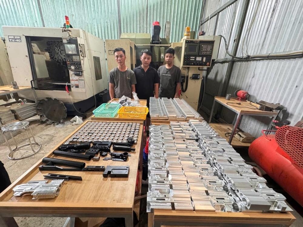 07-1780816883-triet-pha-duong-day-che-tao-mua-ban-vu-khi-quy-mo-lon-phat-hien-hai-xuong-co-khi-hoat-dong-bi-mat