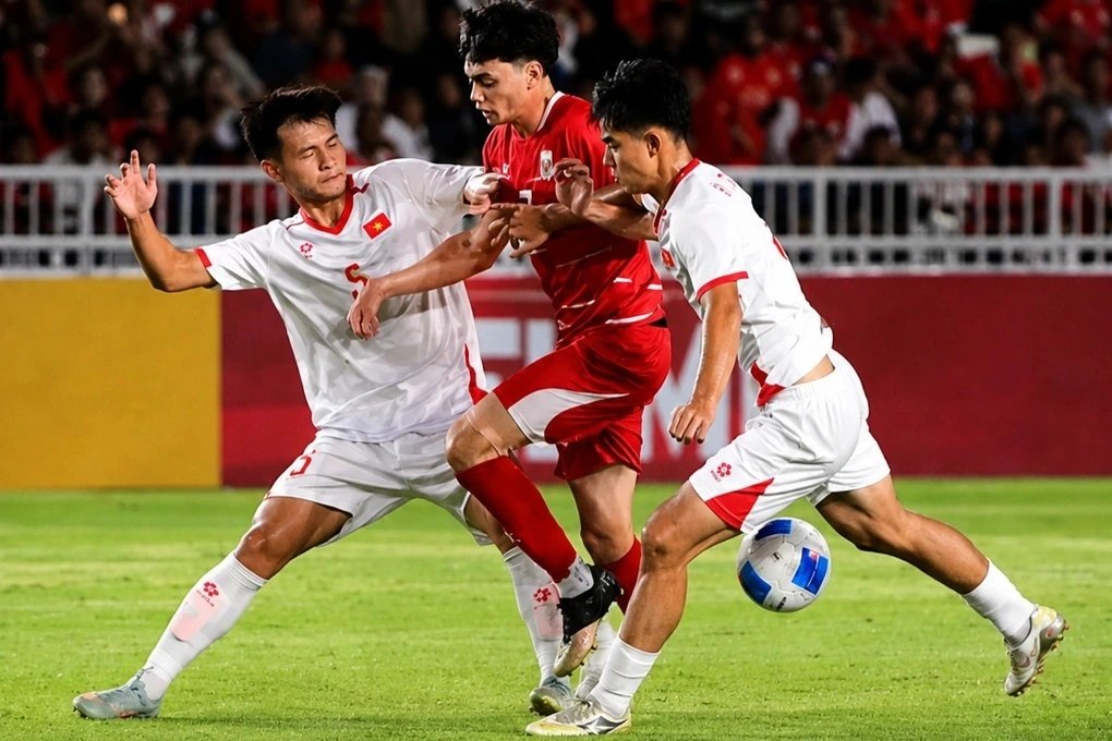 08-1780903602-nguoi-ham-mo-thai-lan-tranh-cai-nay-lua-ve-qua-phat-den-cua-u19-viet-nam