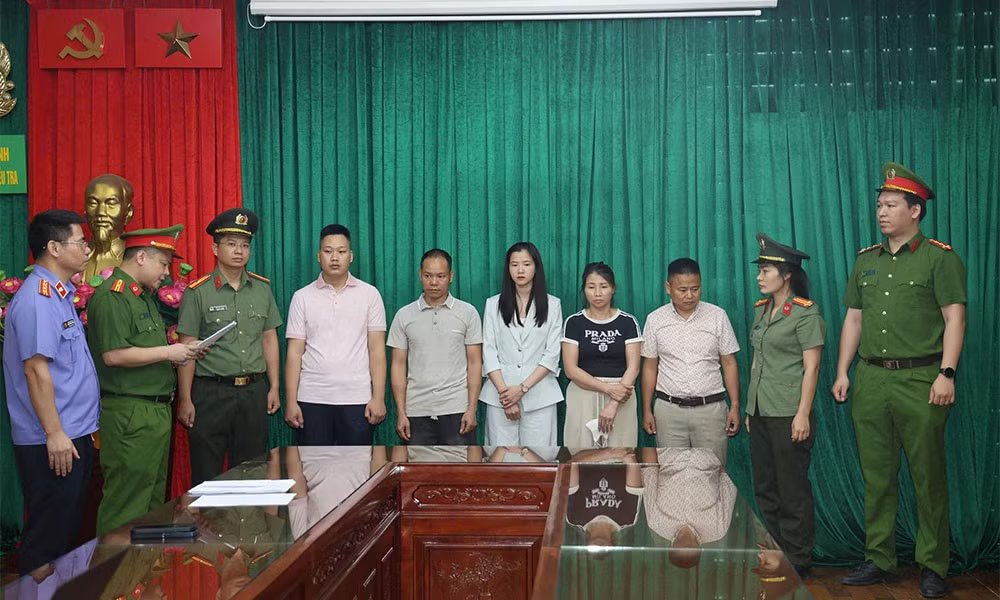 Giả hồ sơ mua nhà ở xã hội, 5 đối tượng bị khởi tố - Ảnh 1.