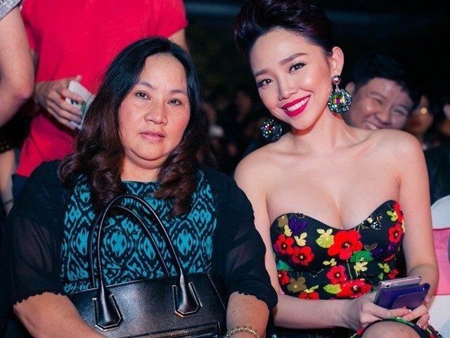 09-1780973622-ly-do-toc-tien-va-me-ruot-tung-chien-tranh-lanh-suot-10-nam-ngay-ca-dam-cuoi-cung-vang-mat
