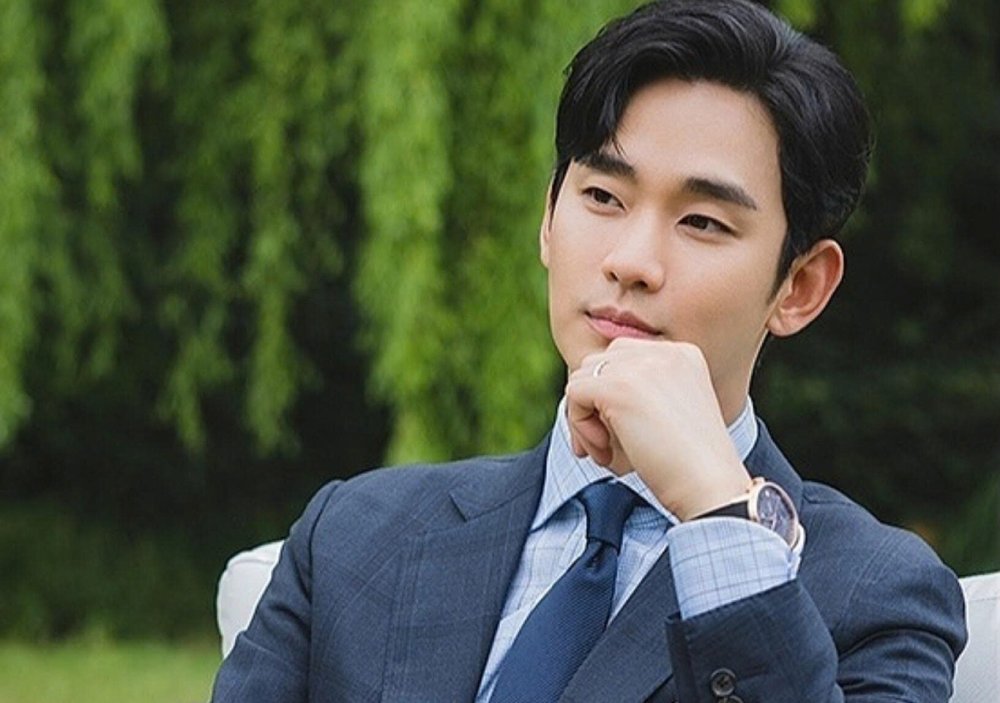 09-1780977057-kim-soo-hyun-chinh-thuc-tro-lai-sau-hon-1-nam-dong-bang-su-nghiep