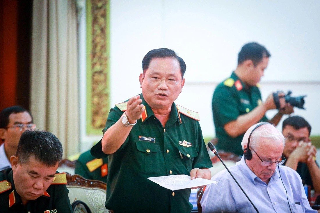 10-1781073909-quan-khu-7-huy-dong-luc-luong-quy-tap-tu-campuchia-tham-gia-tim-kiem-hai-cot-liet-si-tai-cong-vien-le-thi-rieng