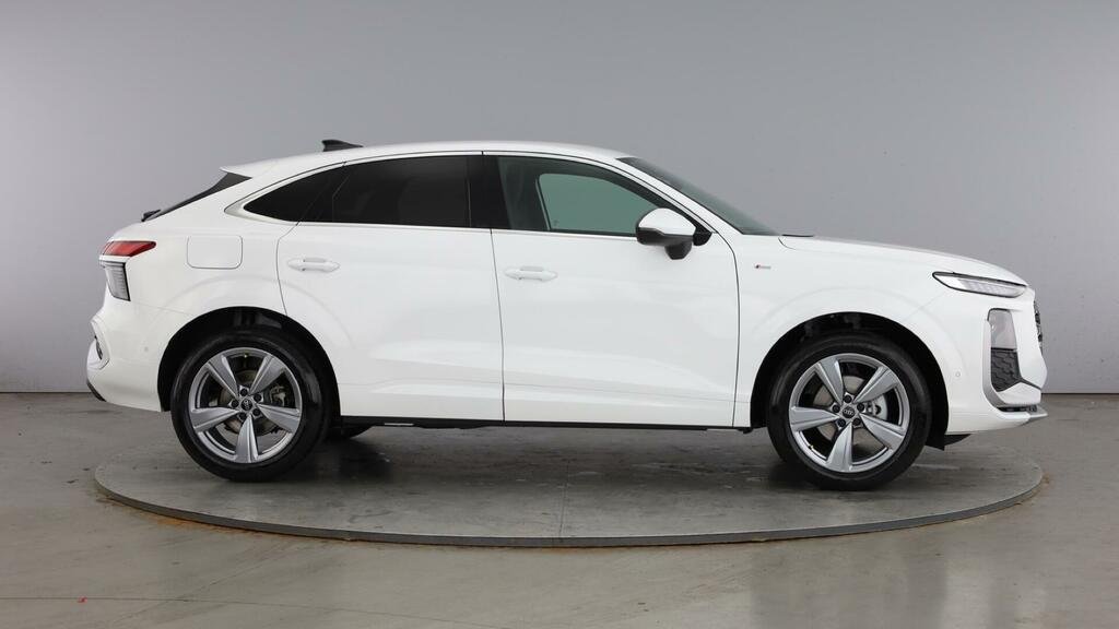 Audi Q3 Sportback 2026 lộ diện sớm trước ngày ra mắt Việt Nam: Thiết kế khác hoàn toàn đời cũ, có gói thể thao, dễ dùng động cơ hybrid