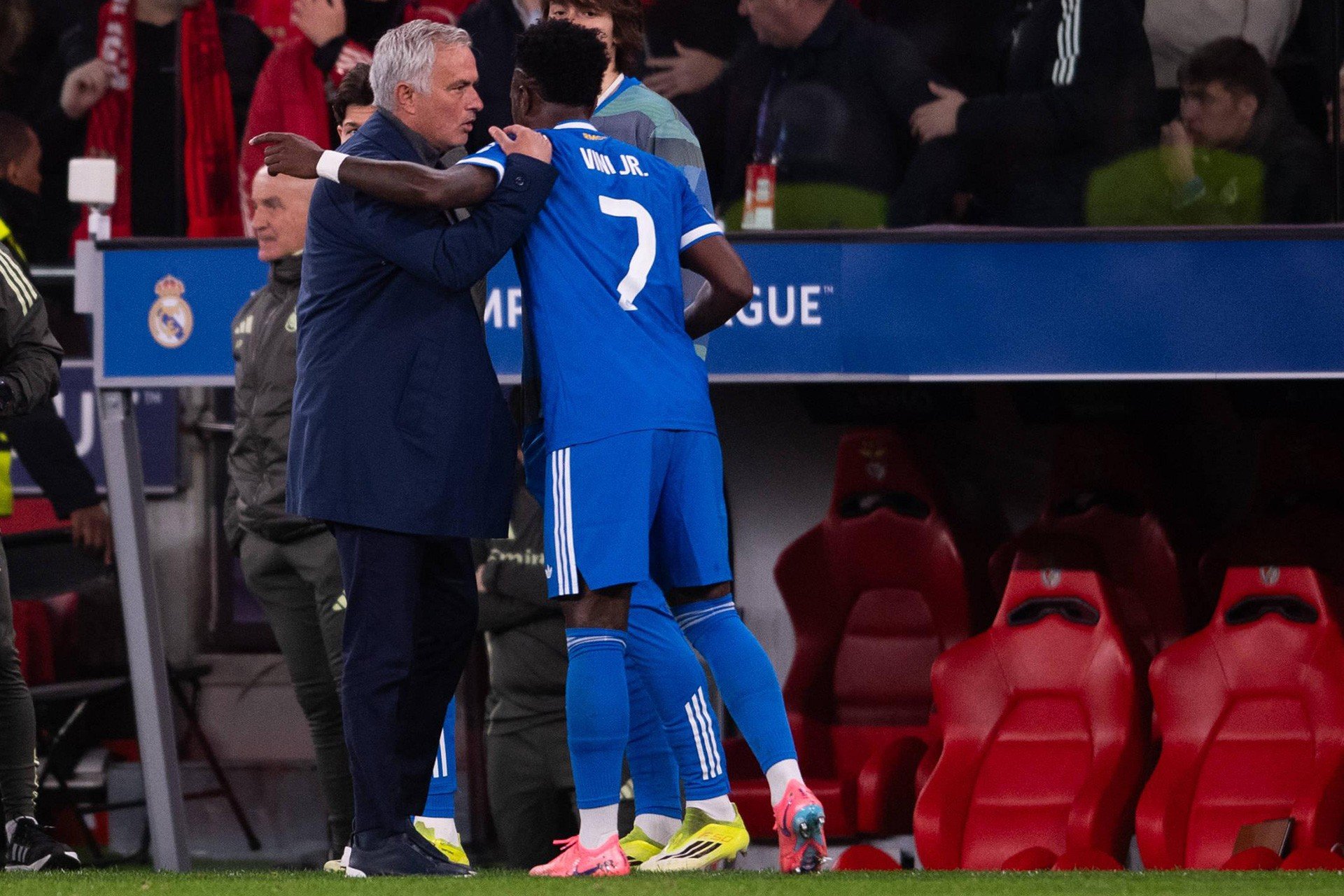 10-1781074393-real-madrid-mo-chuong-moi-cung-mourinho-quyet-tam-chinh-phuc-champions-league-thu-16