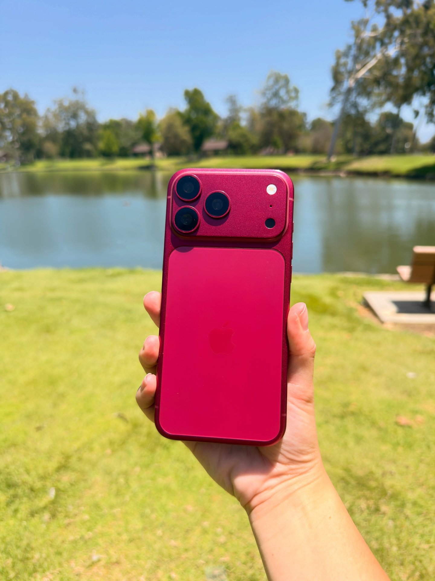 13-1781333399-iphone-18-pro-max-lo-dien-tuy-chon-mau-dark-cherry-day-cuon-hut